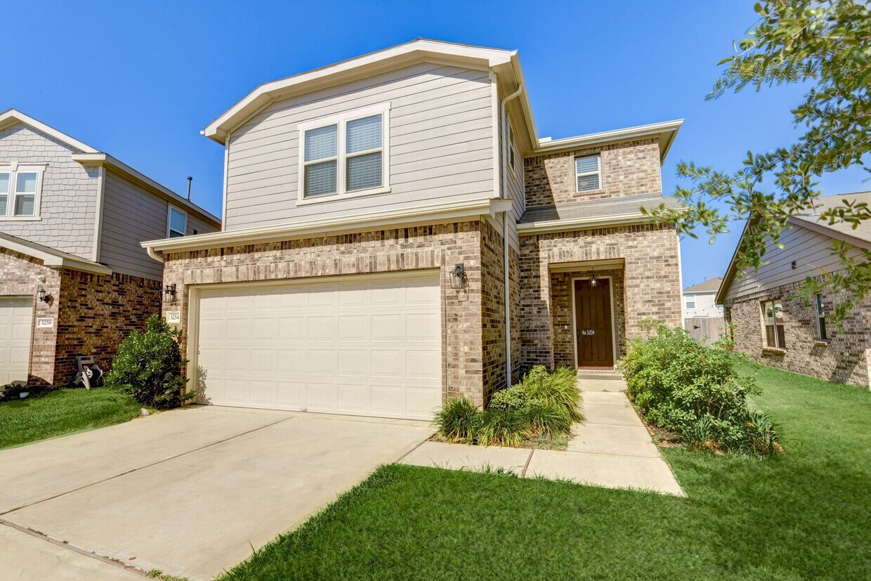 Foto principal - 5 Bedroom / 2.5 Bathroom 2-Story home in K...
