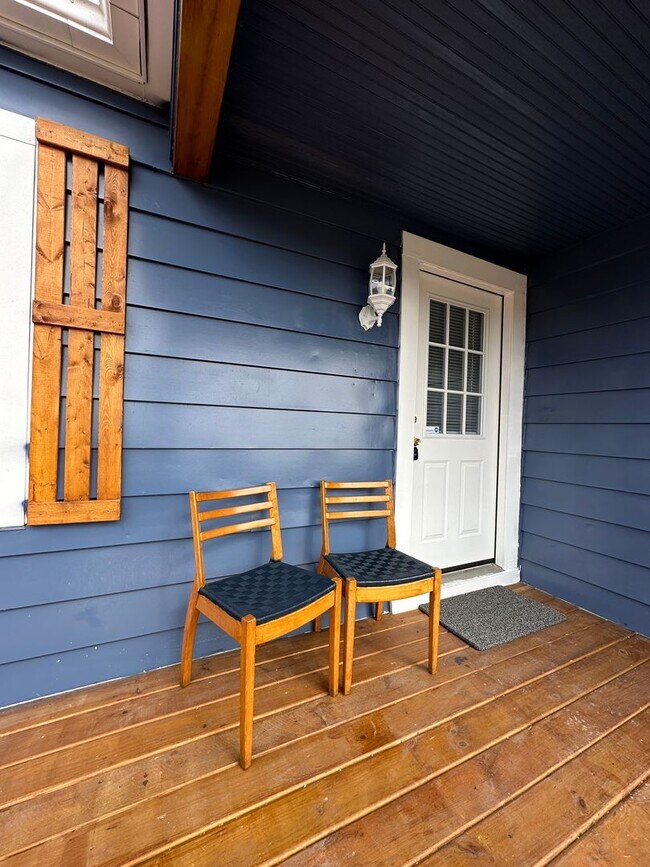 Foto del edificio - Immediate Move-In! Renovated 2BR House Near Ball State w/ Fireplace & Outdoor Space