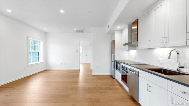 Foto del edificio - 16 N Main St