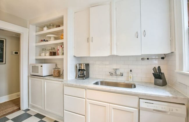 Building Photo - 615 Gunter St