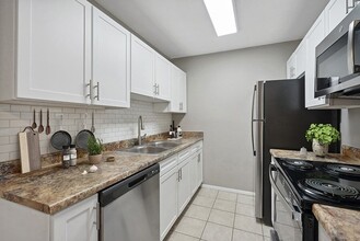 Building Photo - Liberty Creek