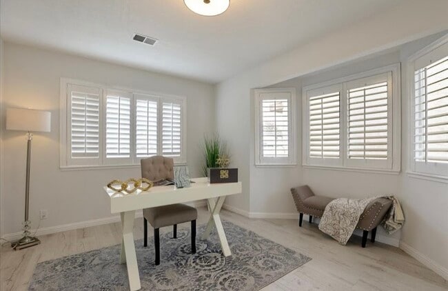 Foto del edificio - 4746 Eagle Lake Dr