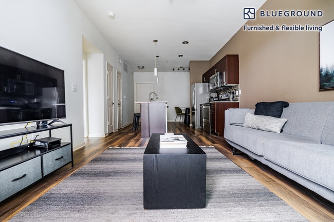 Building Photo - 11501 Century Oaks Terrace