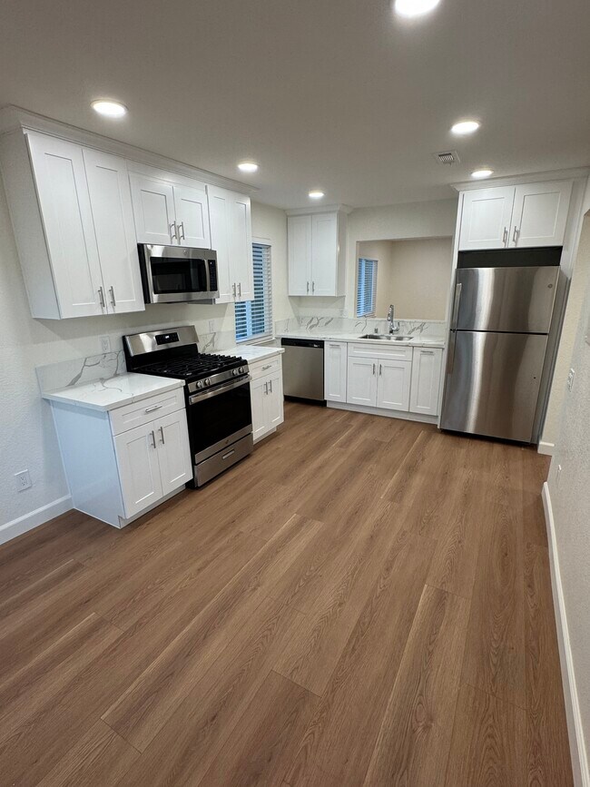 Cocina - 4903 Cowell Blvd