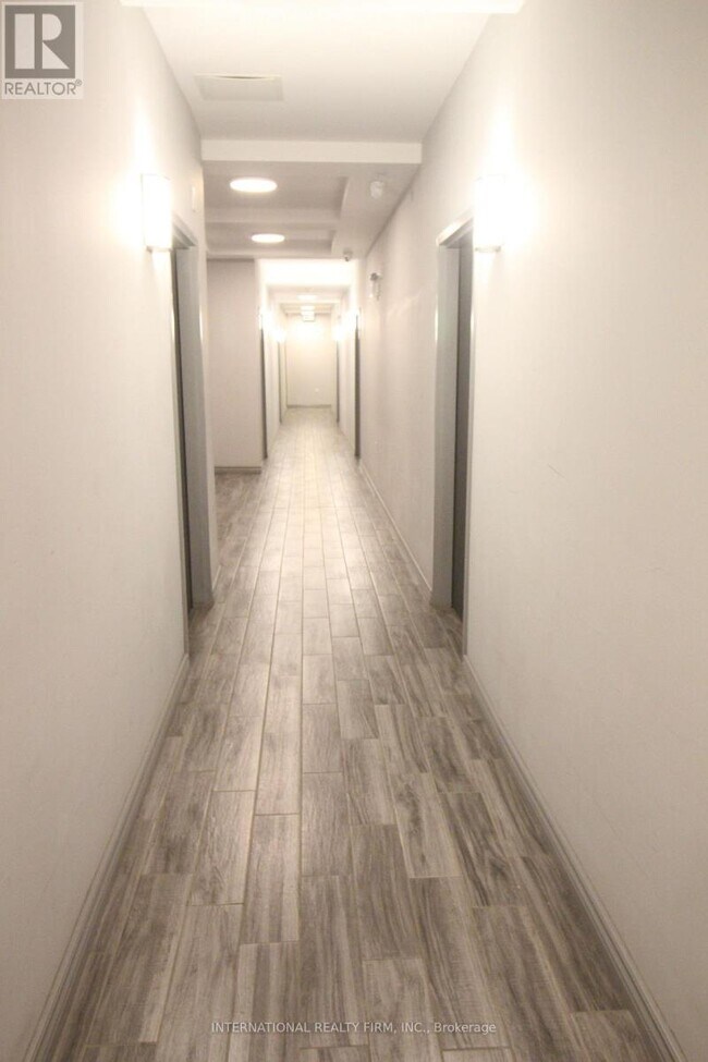 Building Photo - F206-F275 LARCH St