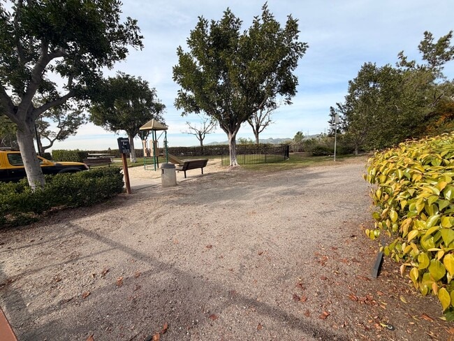 Foto del edificio - Very Spacious 1 Bed, 1 Bath Condo in Mission Viejo For Rent-In Unit Laundry and Attached Garage