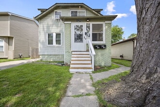 Building Photo - 1029 E Granet Ave
