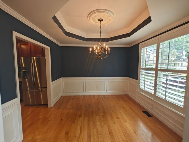 Foto del edificio - 4 bedroom home with a garage on cull de sa...