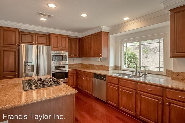 Building Photo - 4 br, 2.5 bath House - 1340 Shinly Place