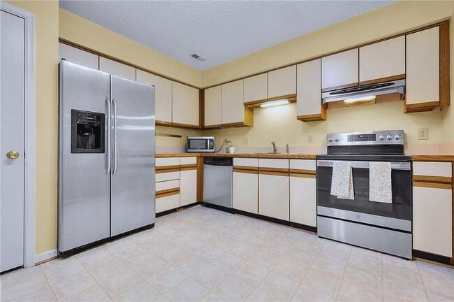 Building Photo - 2303 Merl Cir