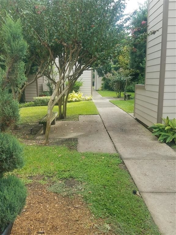 Foto del edificio - 7039 N Holiday Dr