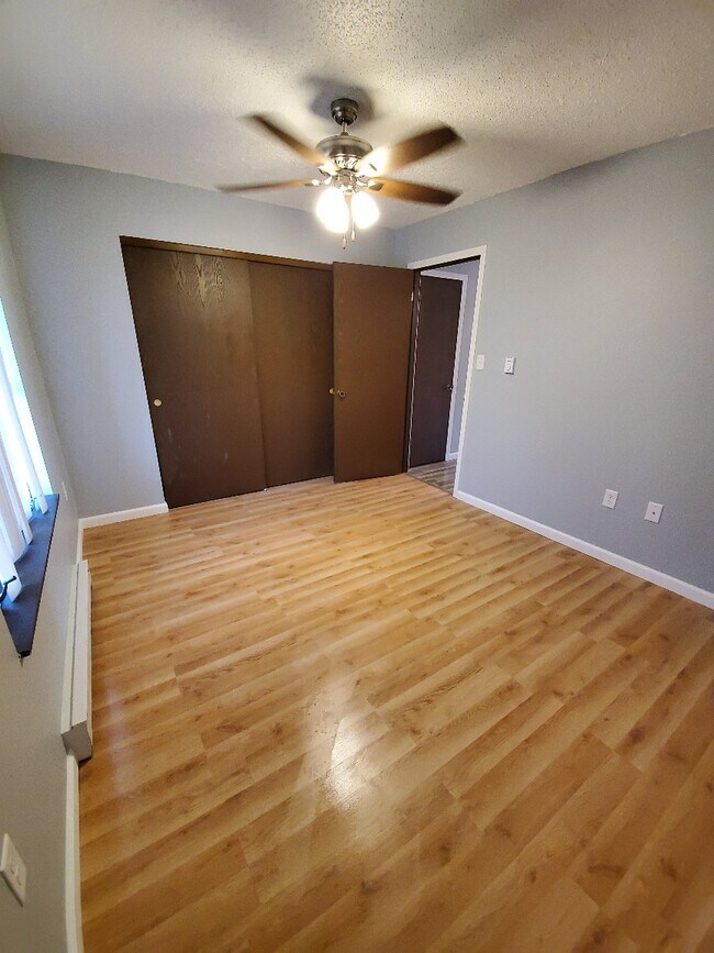 Foto del edificio - 313 E 2nd St