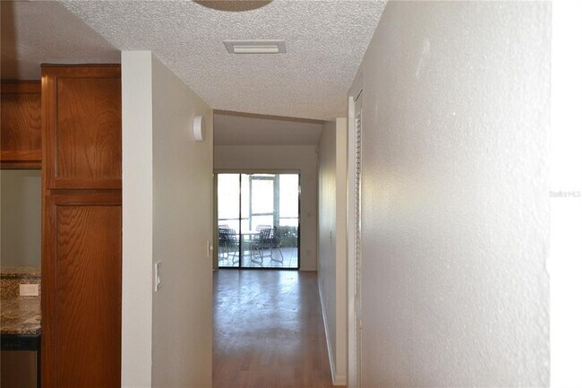 Foto del edificio - 209 Woodlake Wynde