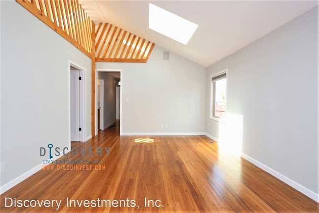 Building Photo - 3 br, 2 bath House - 1021 Everett St.