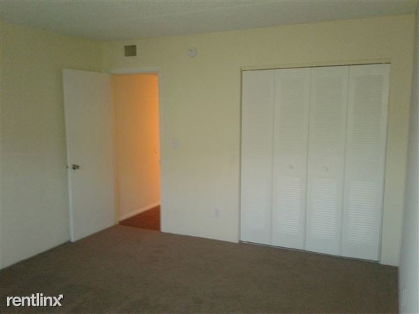 Building Photo - 461 Brentwood Dr