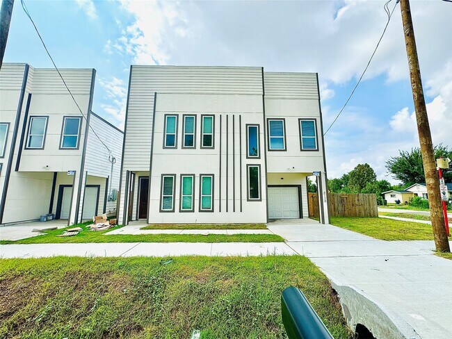 Foto del edificio - 8132 Penrod St