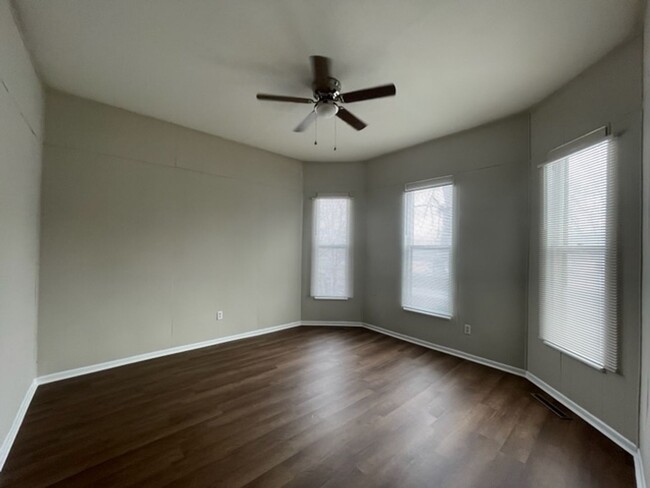Building Photo - Cute 3-bedroom Home Near OTC and Drury!