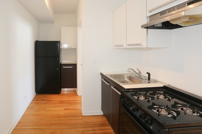 Building Photo - 5054 N Winthrop Ave