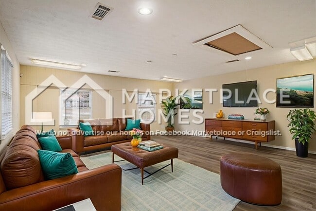 Photo - 2105 Pinewood Dr House