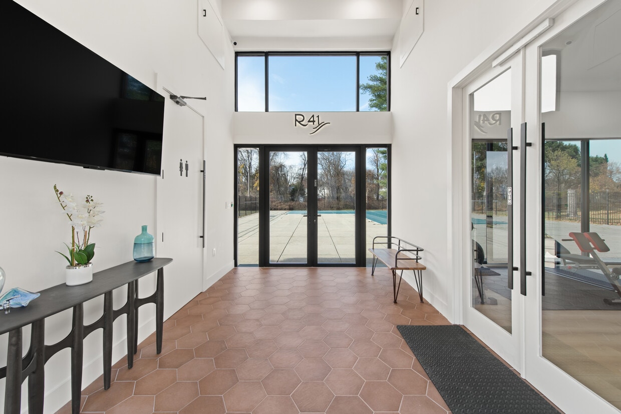 Primary Photo - Reserve 41