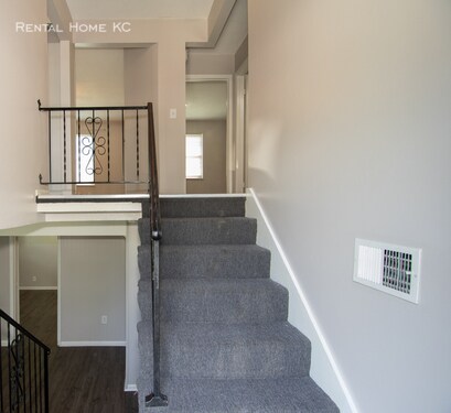 Building Photo - Remodeled 3-bed 2-full-bath w/Finished Bsm...