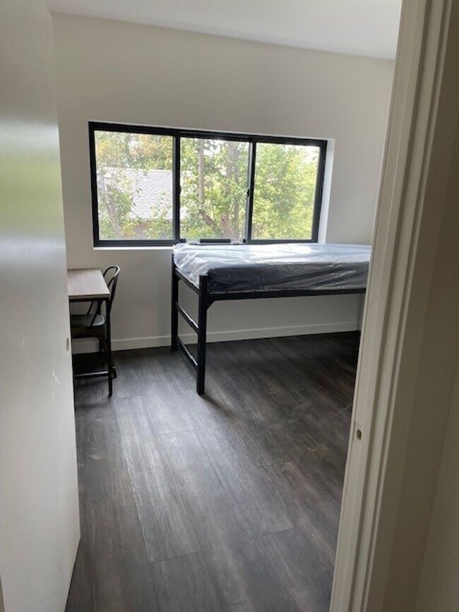 Building Photo - Double Bed-Newly Renovated Building, with ...