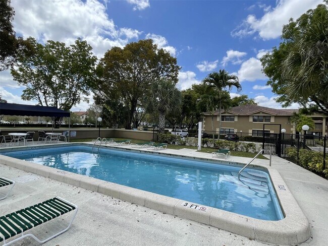 Foto del edificio - 2642 Riverside Dr