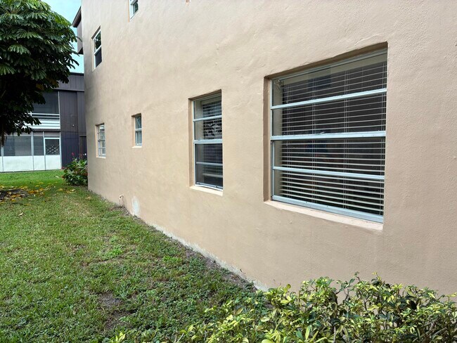 Foto del edificio - 489 Burgundy P