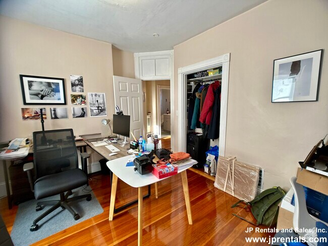 Building Photo - 16 Arcola St