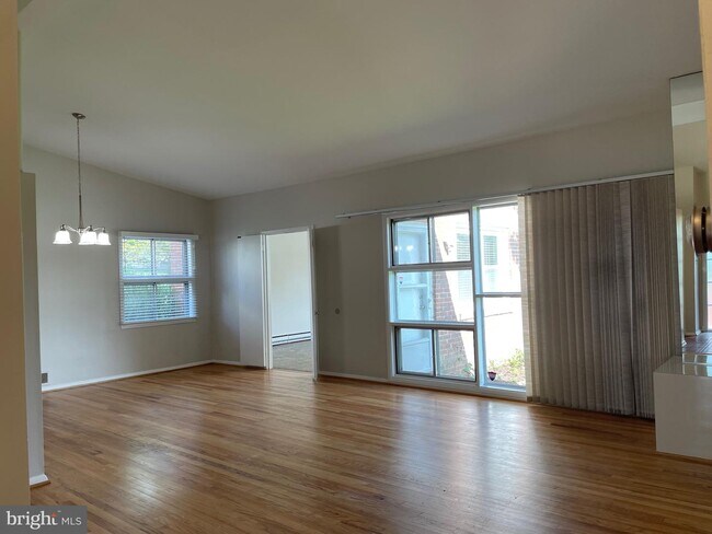 Building Photo - 2406 Sylvale Rd