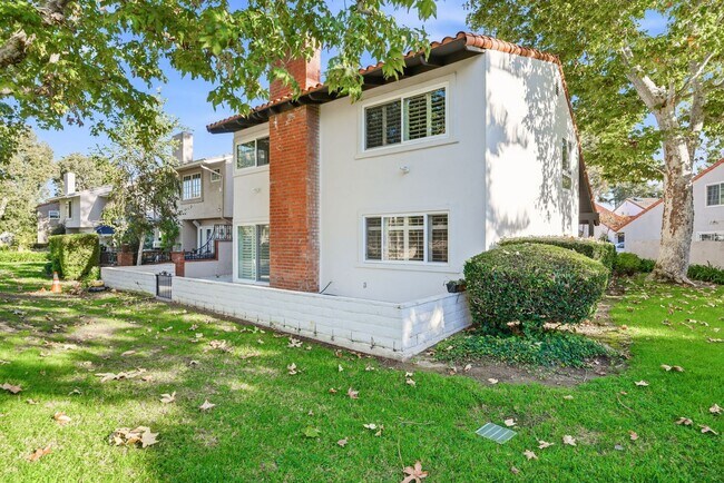 Building Photo - Rare Free-Standing Bluffs Z Plan – Largest...