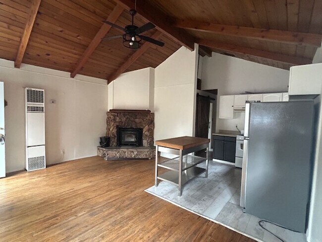 Foto del edificio - 275 Leonard Ln