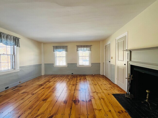 Foto del edificio - 410 Cider Hill Rd