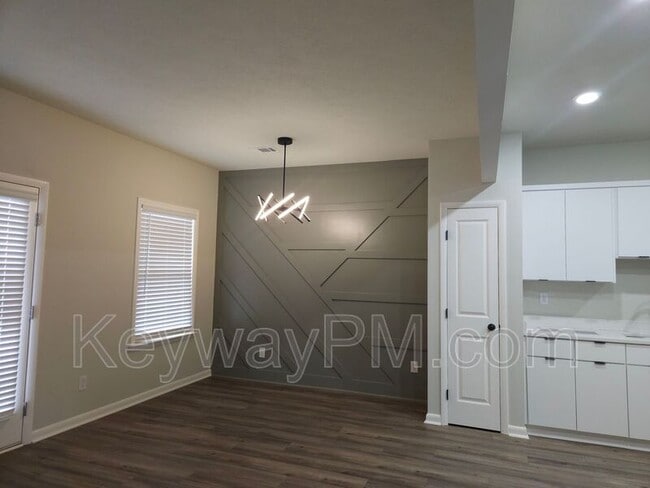 Building Photo - 877 Felix Way