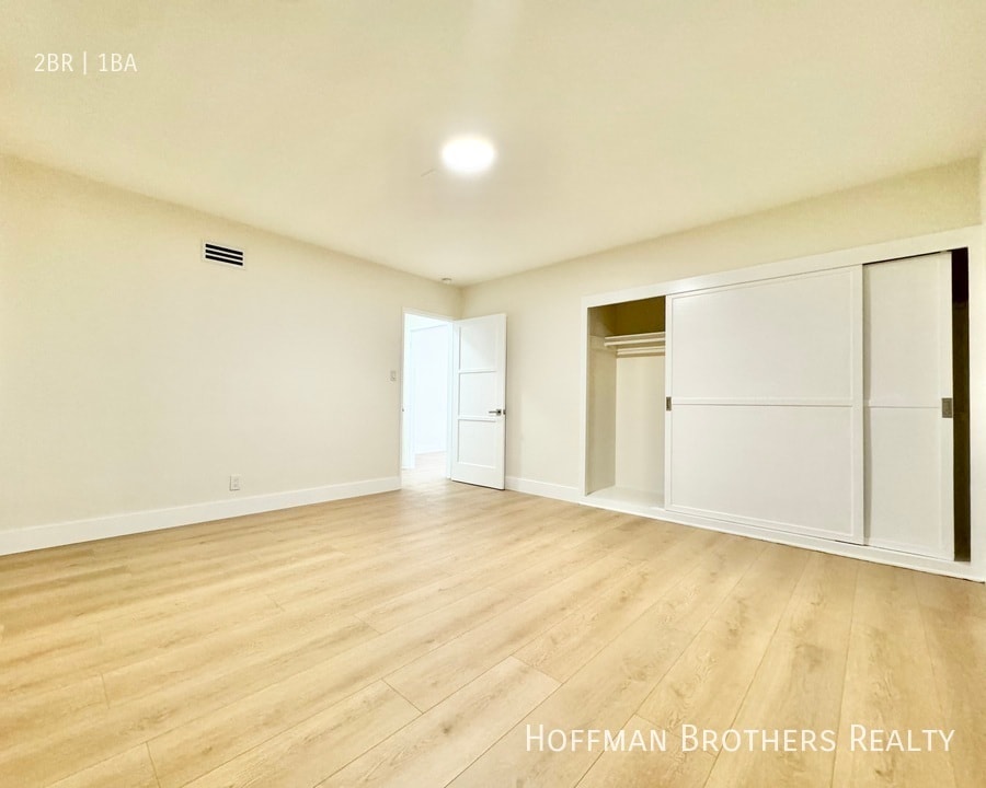 Building Photo - 356 Rexford Dr