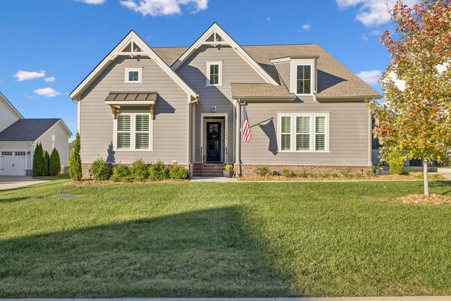 Building Photo - Luxurious living space *Fully furnished an...