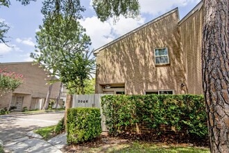 Building Photo - 2066 Augusta Dr