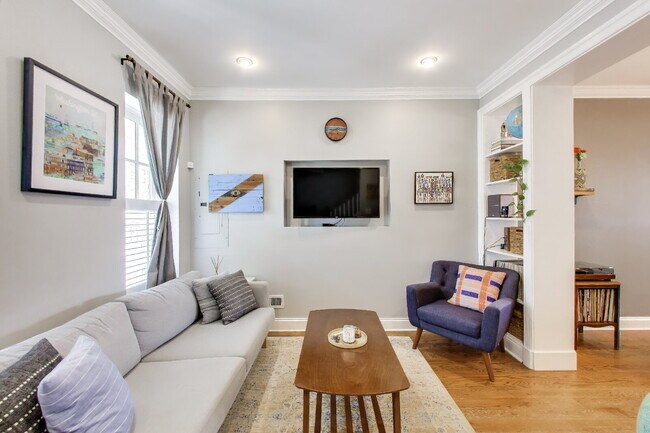 Foto del edificio - Charming 2bd/2.5ba LeDroit Park Home Available
