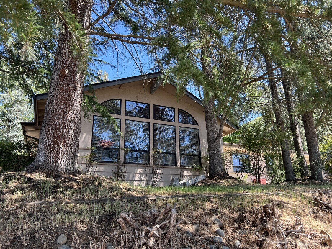 1430 NE Sherman Ln, Grants Pass, OR 97526 House Rental in Grants Pass