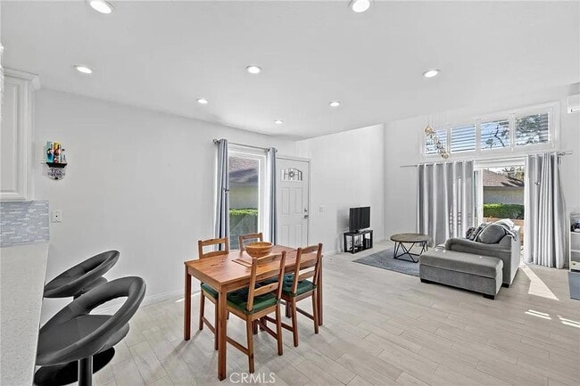 Foto del edificio - 21345 Norwalk Blvd