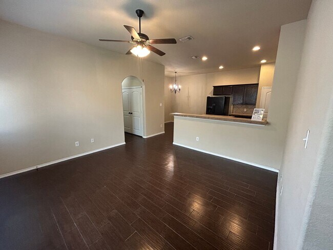 Foto del edificio - 3/2/2 Duplex off HWY 46 / Fridge / Interior Washer & Dryer Connections / Fenced in Backyard / CISD