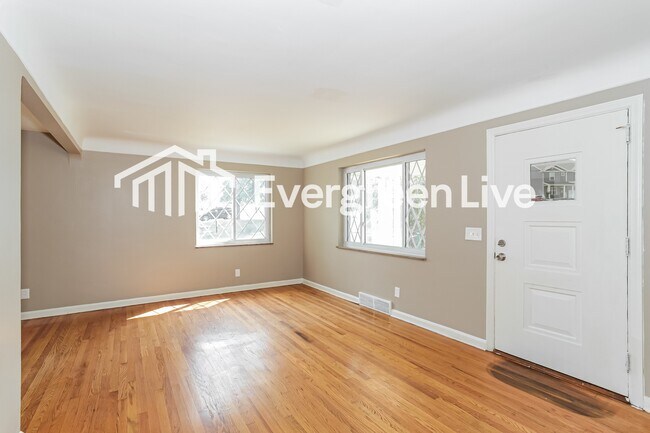 Foto del edificio - 2448 Banning Rd