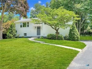 Building Photo - 10 Donohue Dr