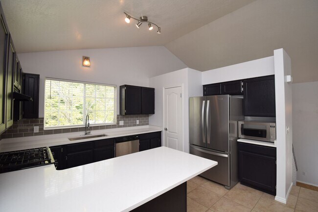 Foto del edificio - 3 Bedroom 2 Bath House in Midvale!!!