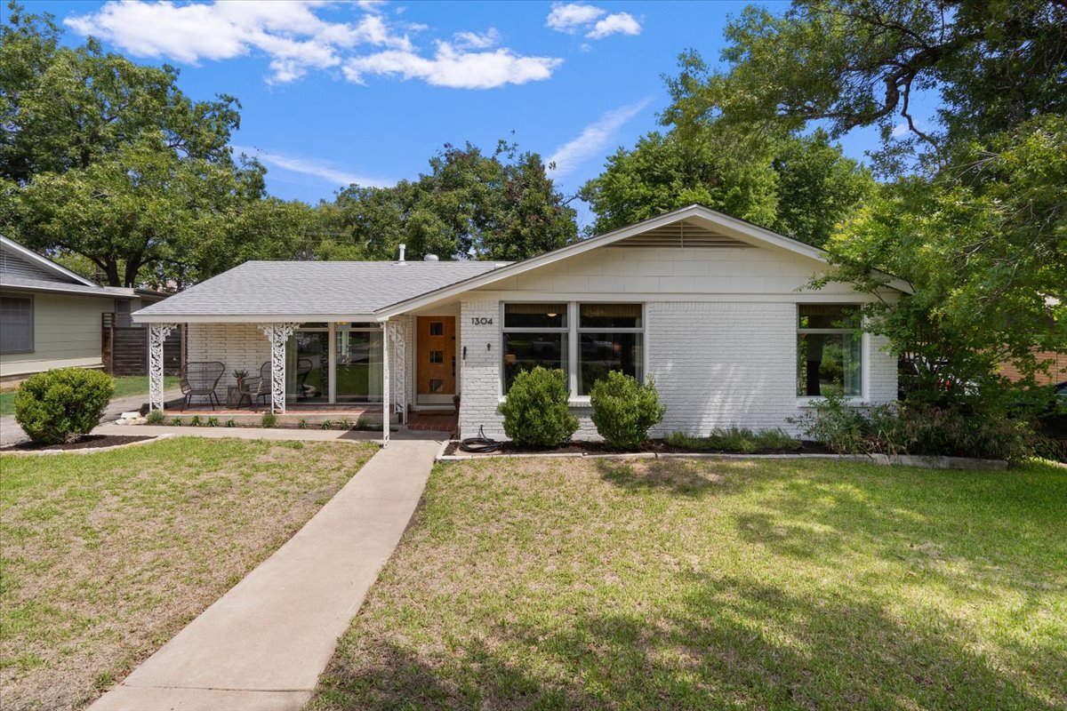 Primary Photo - 1304 Berkshire Dr