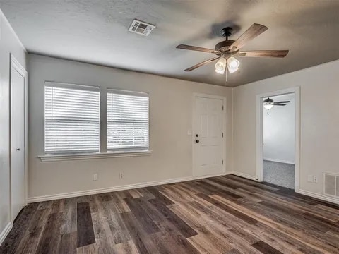 Building Photo - 907 Dakota St