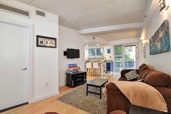 Foto del edificio - 557 2nd St