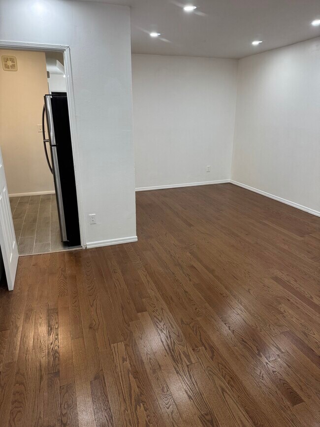 Dining/Living room - 659 E 81st St