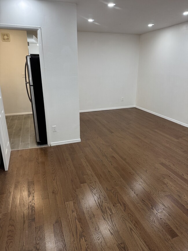 Dining/Living room - 659 E 81st St
