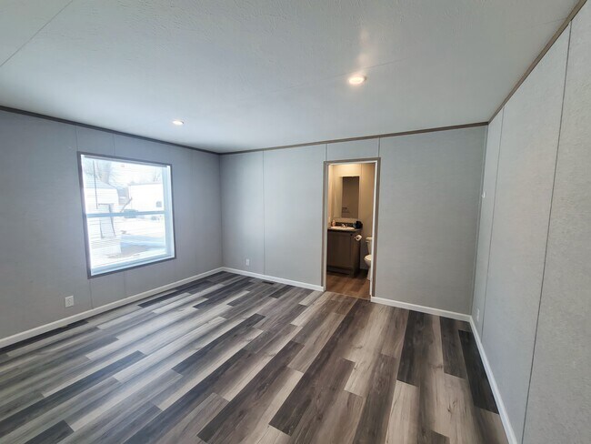Building Photo - 2 Deerwood Park